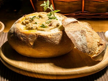 Cicerchia Soup within pagnotta bread